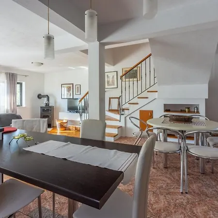 House Sunshine Holiday home Novi Vinodolski